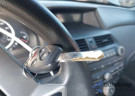 2010 Honda Accord 2.4 Lx-P z USA, uszkodzony, nr VIN 1HGCP2F41AA073356